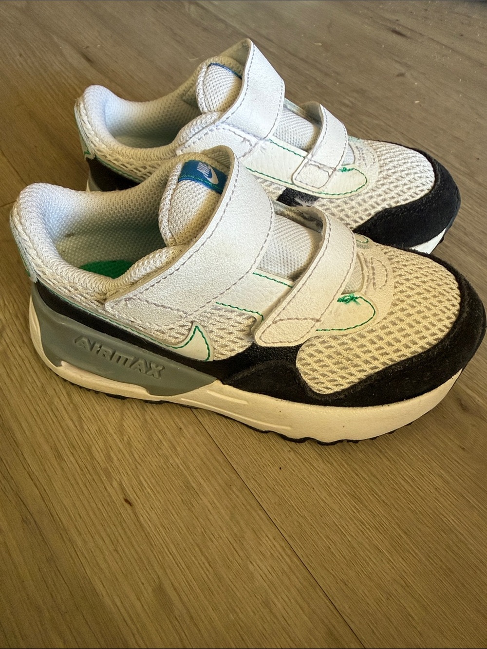 Nike Kids White, Black & Green Velcro Air Max Sneakers